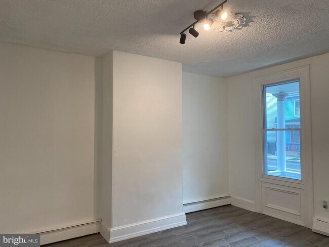 Building Photo - 121 Mill St