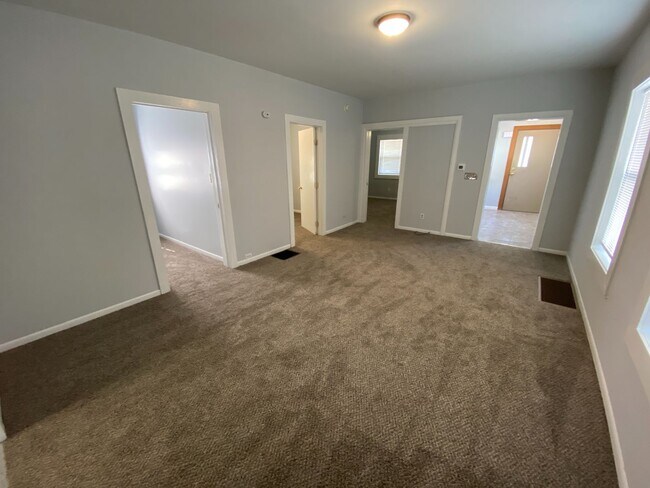 Foto del edificio - 818 Alpine Ave NW