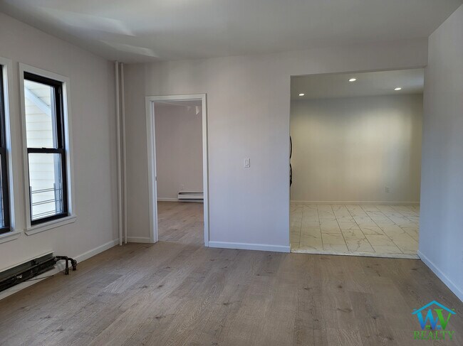 Foto del edificio - 268 E 202nd St