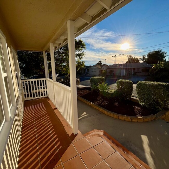 Foto del edificio - Newly Renovated - Large 3 Bedroom 2 bath H...