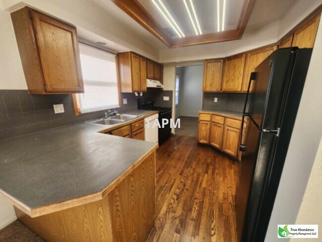 Building Photo - Nice 3 Bedroom House