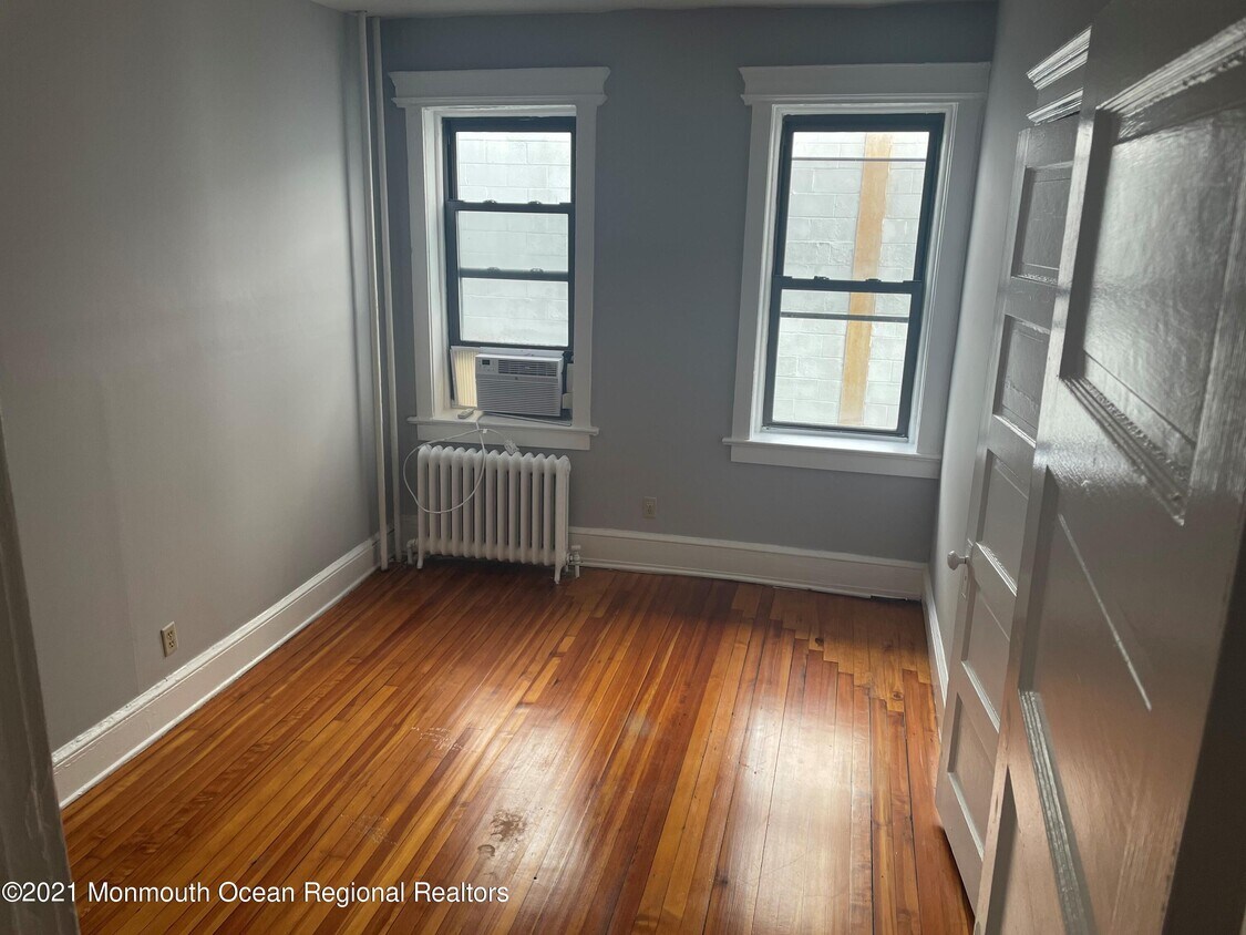Foto principal - 611 Bangs Ave