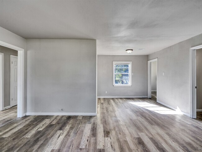 Building Photo - 7622 S Hall St