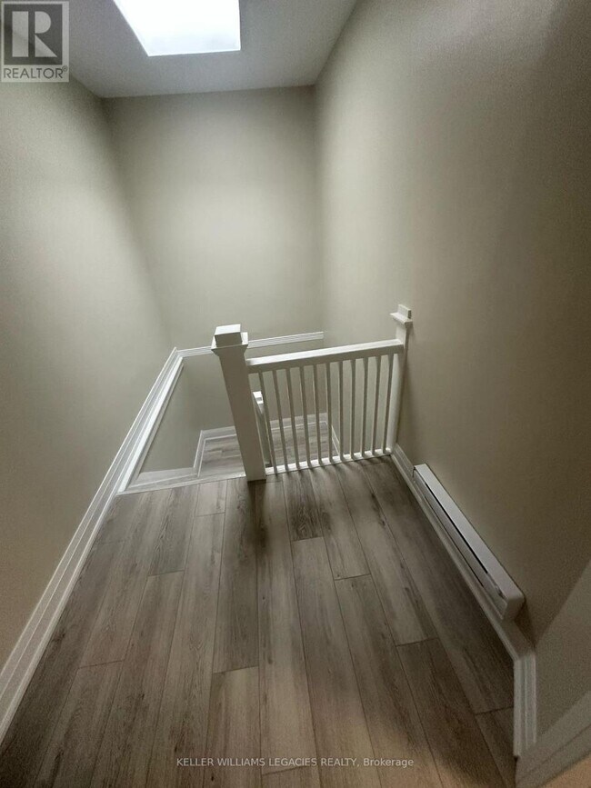 Photo du bâtiment - 1710 St Clair Ave W