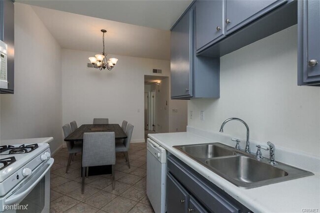 Building Photo - 2 br, 2 bath Condo - 151 N Maple St Apt 213