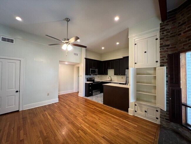 Foto del edificio - 511 E 7th St