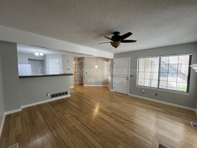 Foto del edificio - 4850 E Kentucky Ave