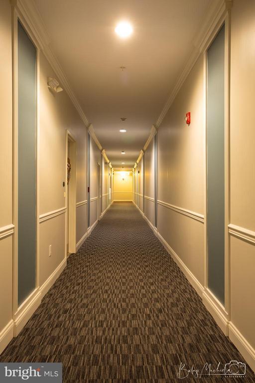 Building Photo - 350 W Elm St