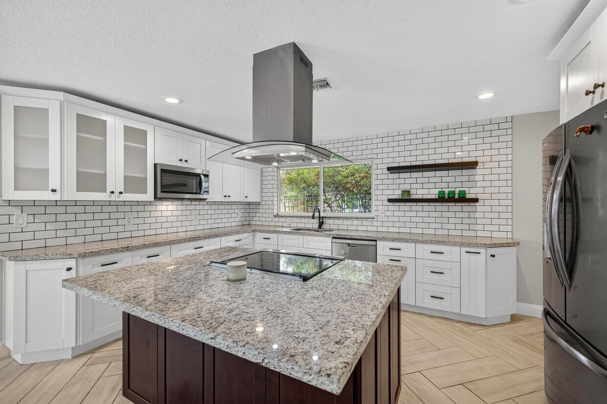Foto principal - 1460 NE 57th Ct