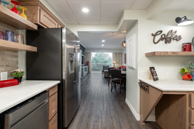 Building Photo - 4924 Cobbs Dr