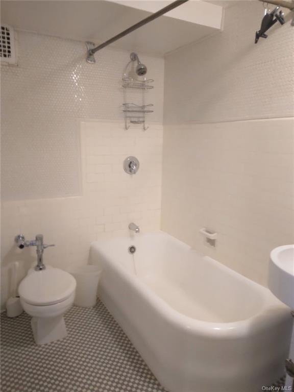 Foto del edificio - 320 E 42nd St