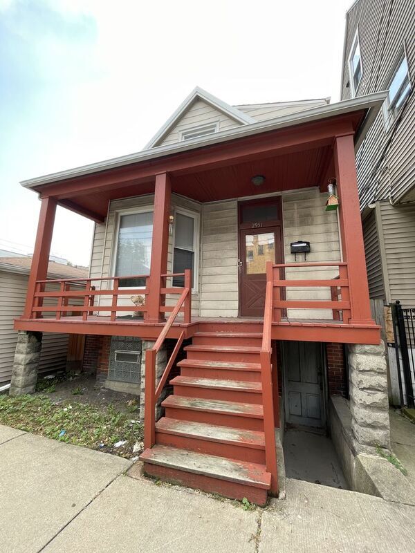 Primary Photo - 2951 W Medill Ave