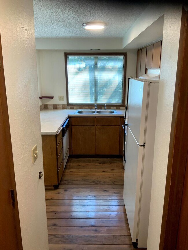 Foto del edificio - Two Bedroom Duplex in South Hills Area