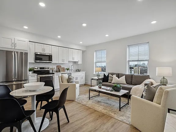 Primary Photo - 1201 W Girard Ave