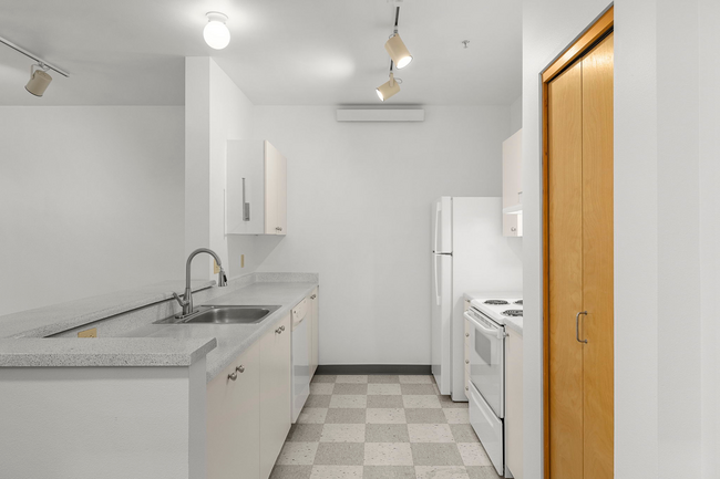 Interior Photo - Bookmark Apartments