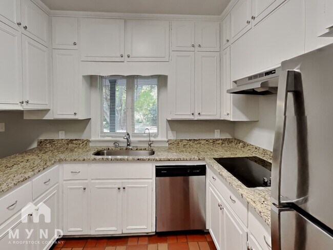 Building Photo - 127 Forest Hills Dr