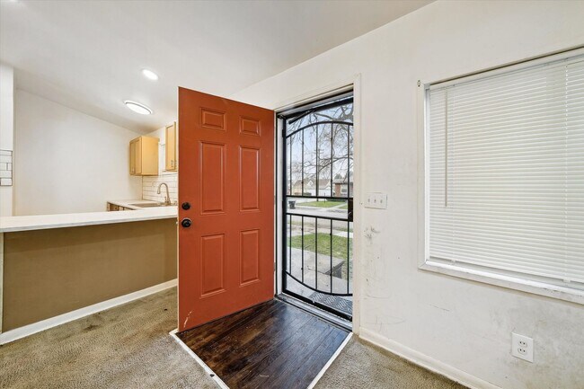 Building Photo - $1100 2 bedroom home