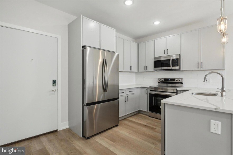 Foto principal - 401 E Walnut Ln