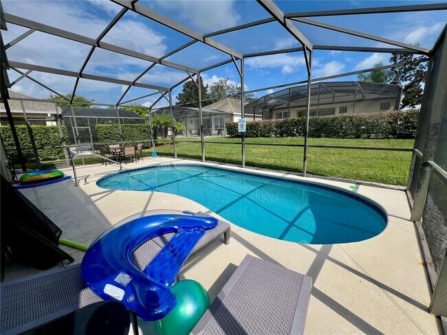 Building Photo - 8127 Fan Palm Way