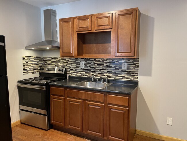 Building Photo - 329 N Preston St