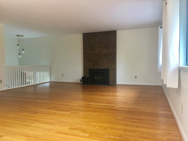 Building Photo - Single Family Home in Seattle