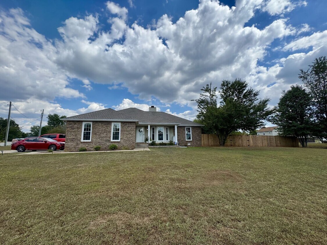 Foto principal - 1201 Crystal Dr