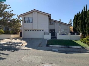 Building Photo - 424 Sparrow Dr