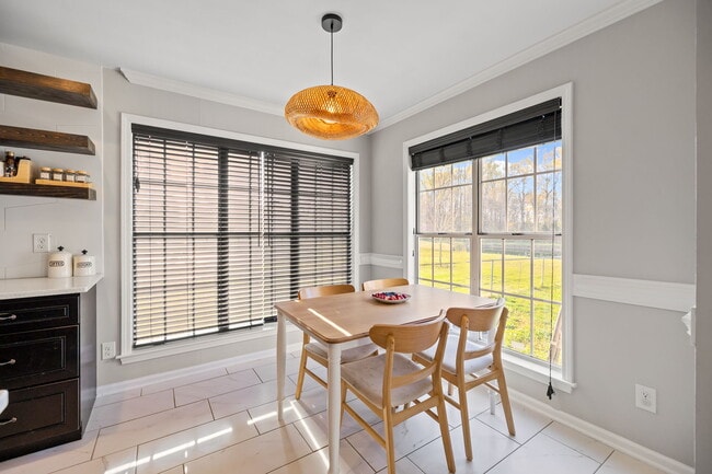 Comedor - 3100 Fairington Dr