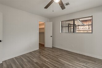 Building Photo - 1819 Ave Q