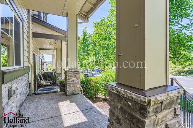 Building Photo - Beautiful and Charming 2 Bed 2 Bath in Win...