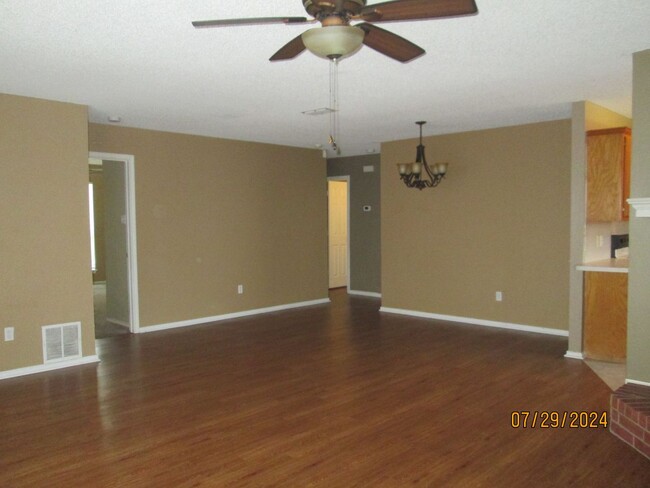 Foto del edificio - HOUSE - 3 Bedrooms, 2 Bath, 2 Car Garage
