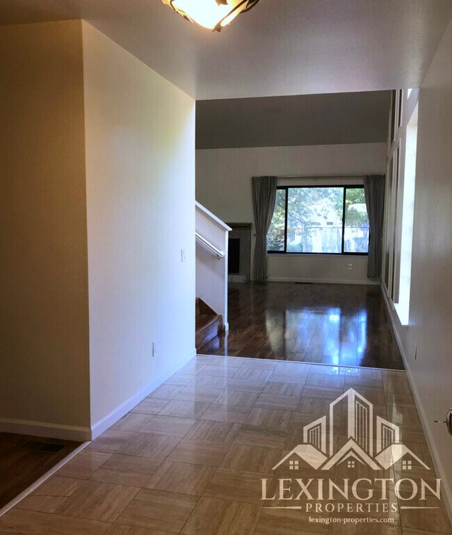 Foto del edificio - Wonderful, 3BD/2.5BA Home + Loft, in Oak C...