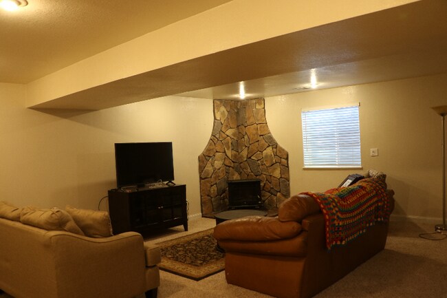 Foto del edificio - 3916 Eagles Nest Dr