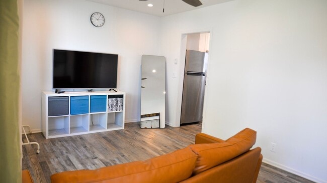 Building Photo - 150 Avenida Serra