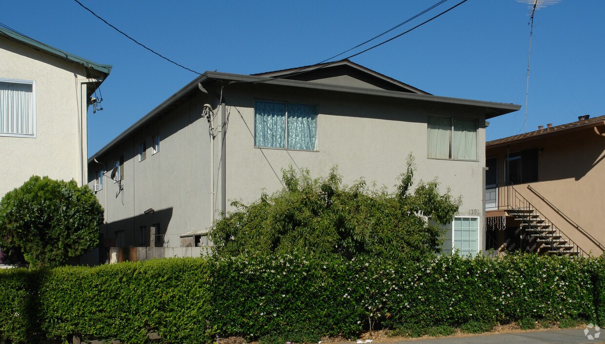 Building Photo - 1291 Plum St