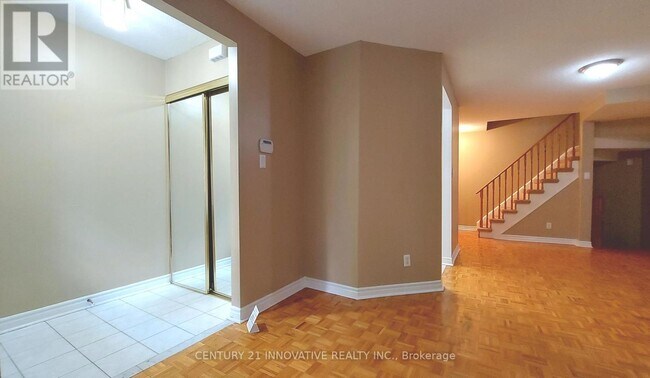 Photo du bâtiment - 151-151 Townsgate Dr