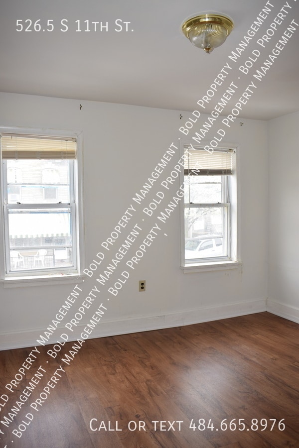 Photo - 526.5 S 11th St House