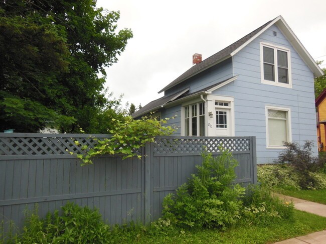 Foto del edificio - Ashland- Blue House