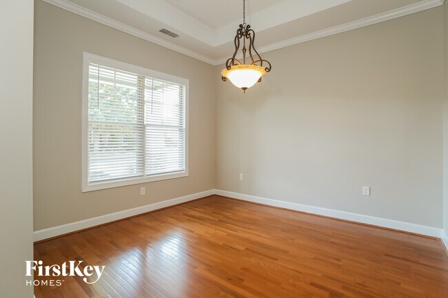 Foto del edificio - 207 Hickory Nut Ln