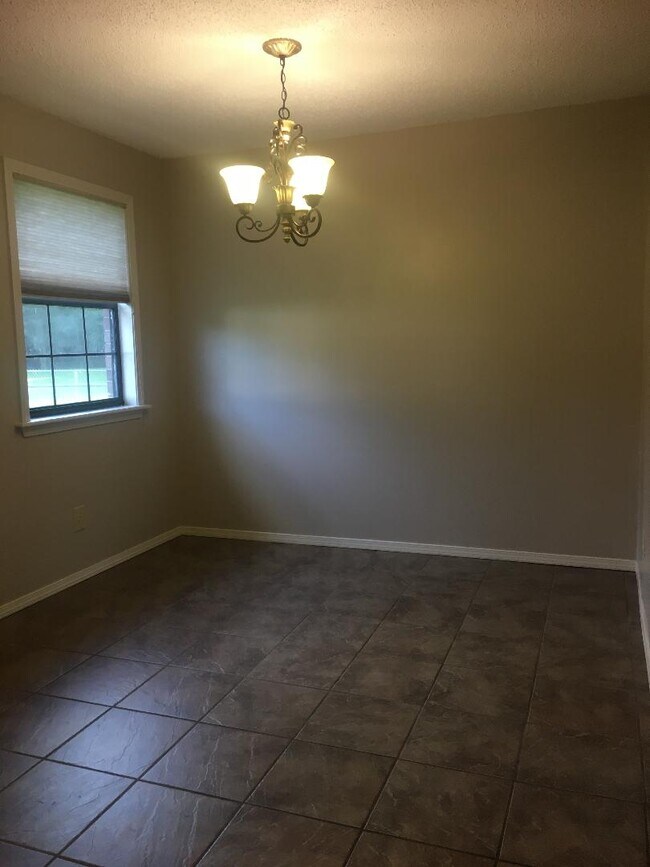 Dining - 103 Bean St