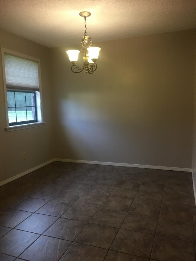 Dining - 103 Bean St