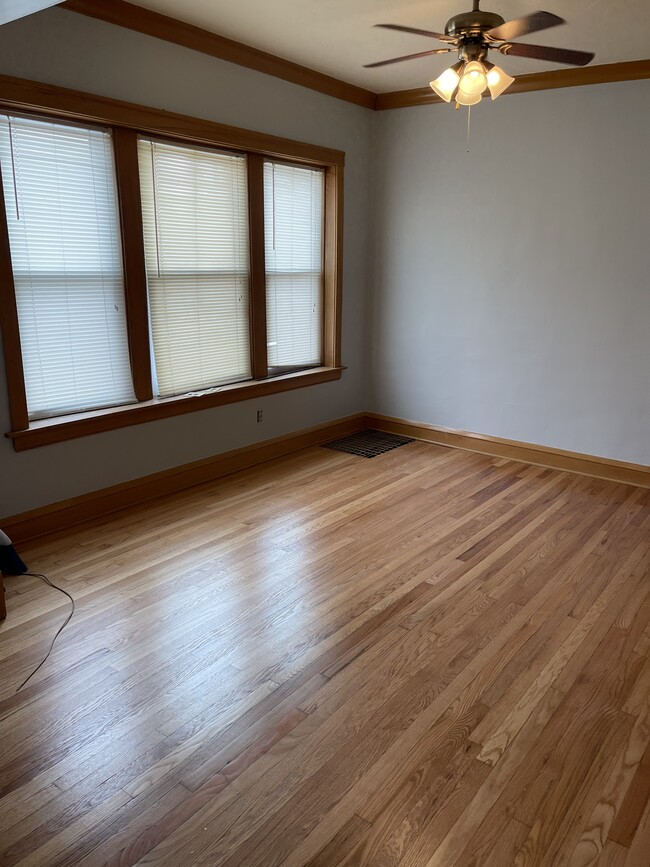 Building Photo - 2126 Scoville Ave