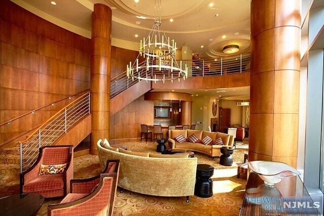 Foto del edificio - 8100 River Rd