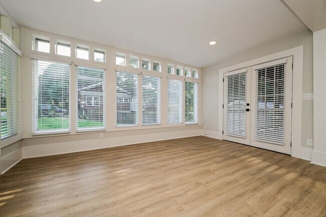 Foto del edificio - 616 Linwood Ave NE