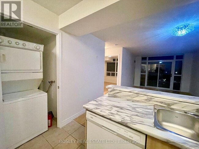 Photo du bâtiment - 3650 Kingston Rd