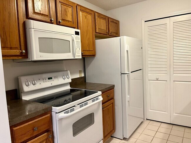 Kitchen Stove/Fridge - 8647 Scenicview Dr.