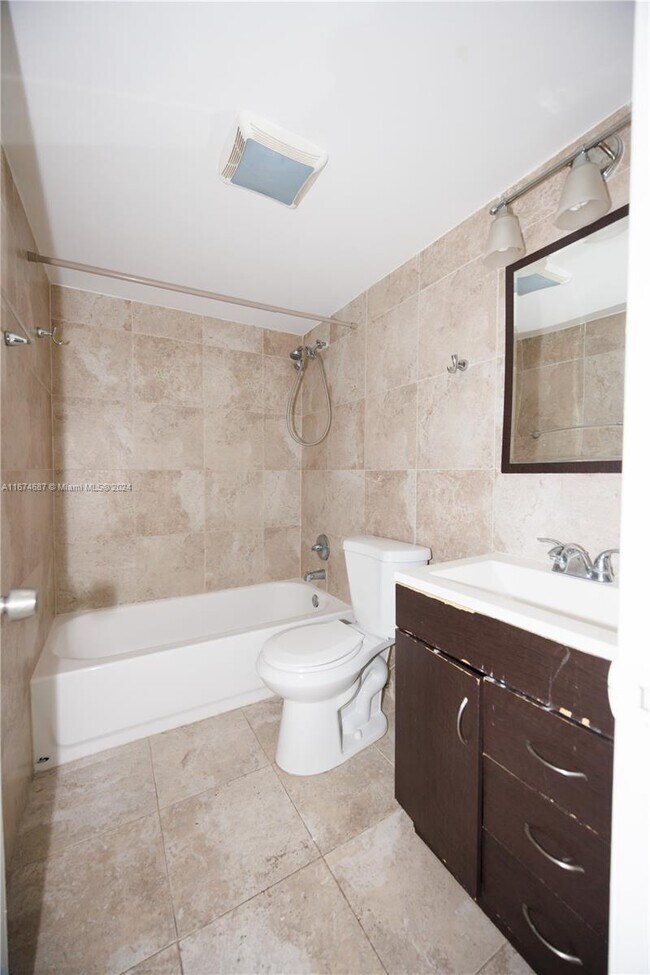 Foto del edificio - 860 NE 78th St