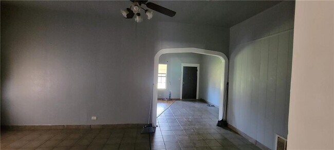 Foto del edificio - 220 E 5th St