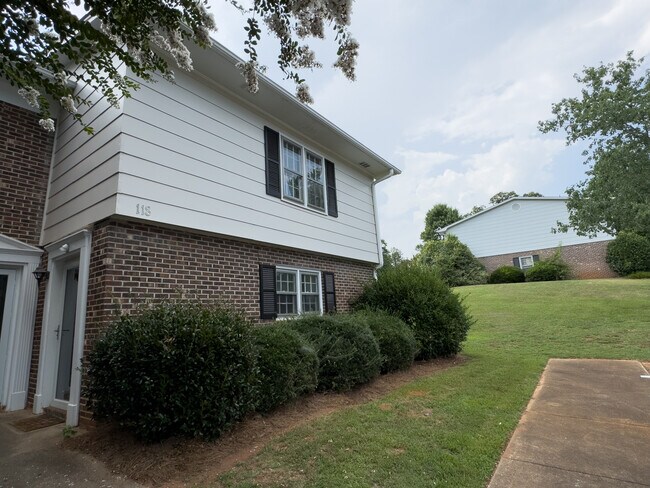 Foto del edificio - 118 Fernridge Dr