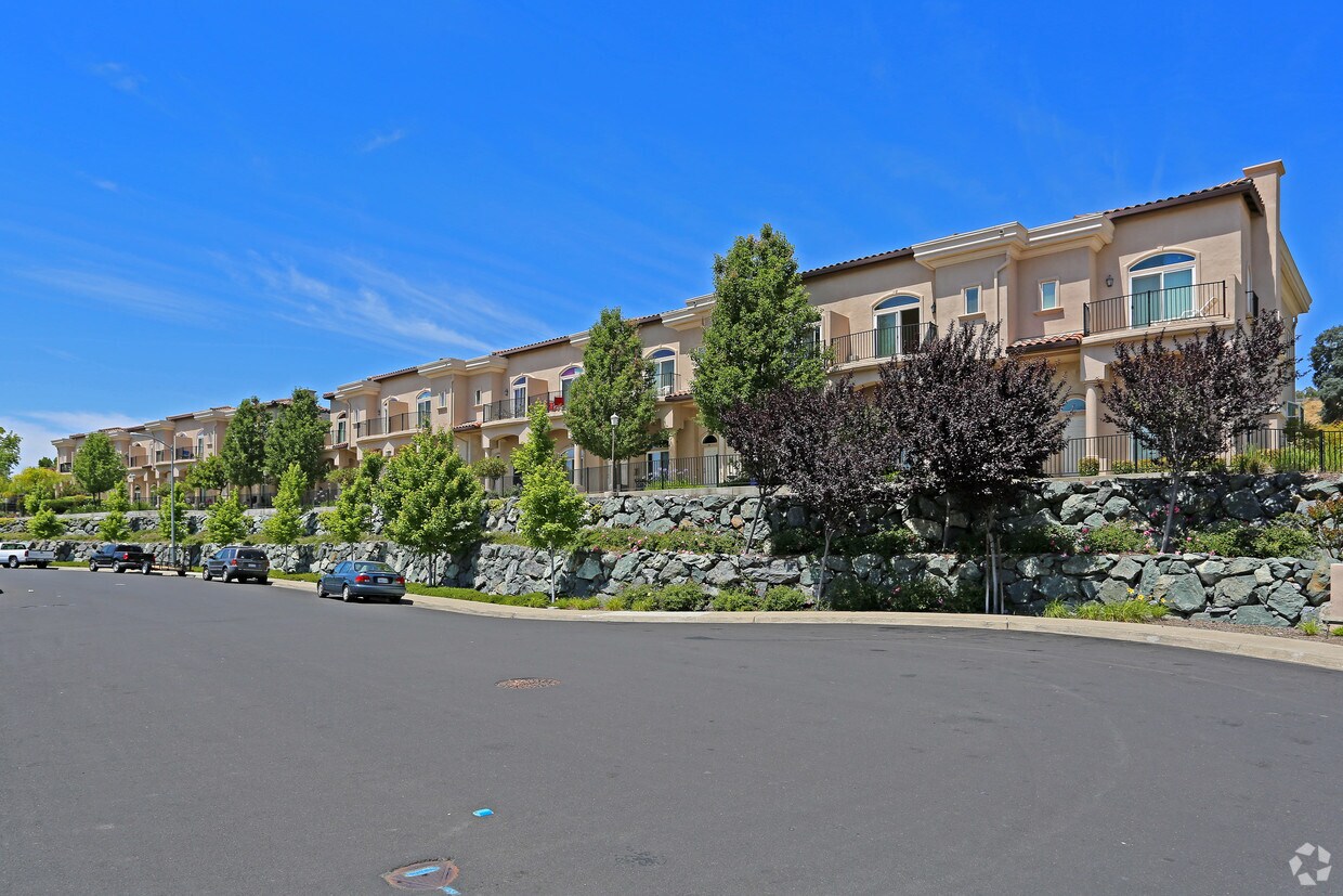 Sunset Rocklin Townhomes Apartments in Rocklin, CA